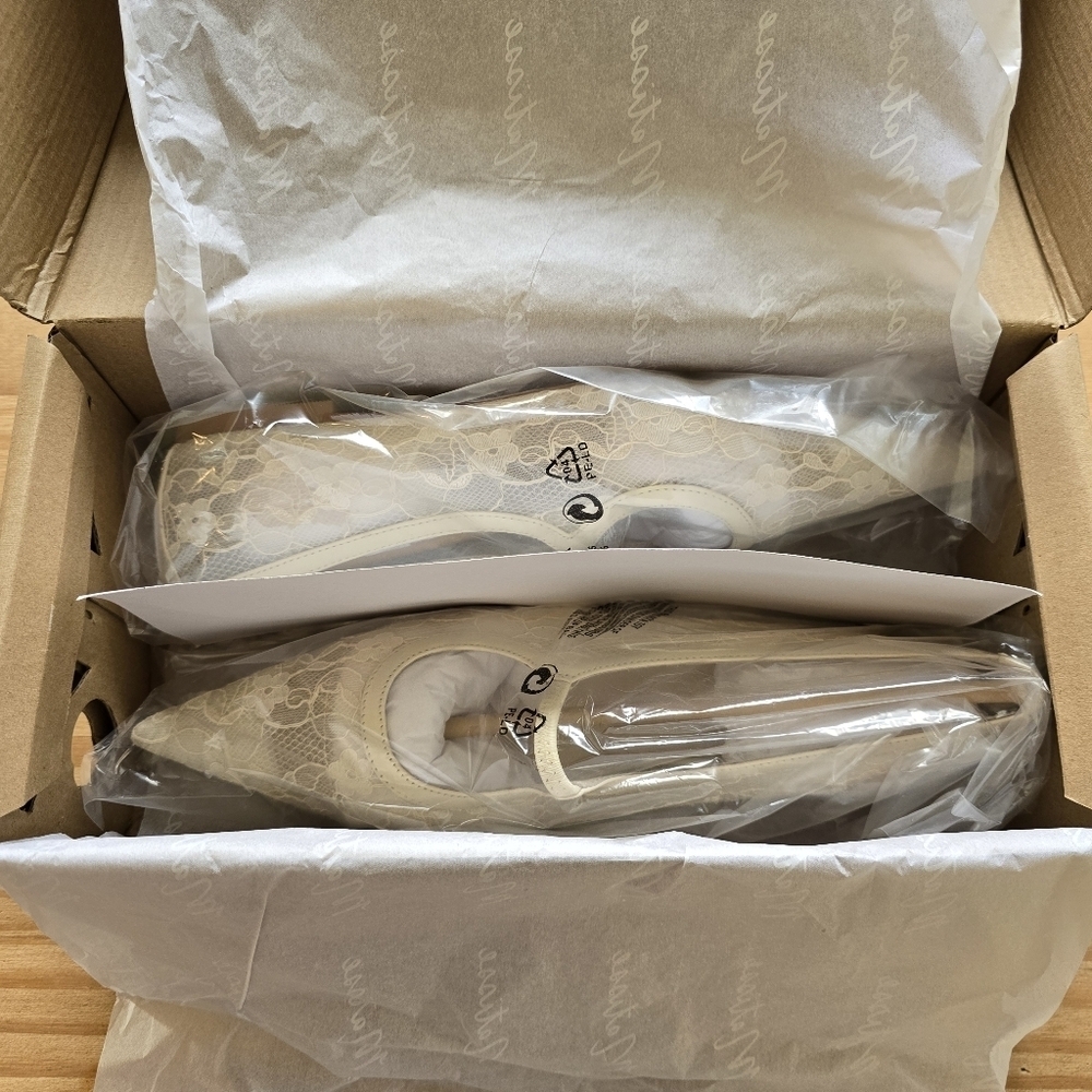 Anthropologie Matisse Fleur Ivory Lace Pointed-Toe Ballet Flats - Picture 4 of 6